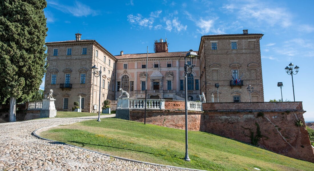 Camminata Sul Sentiero del Magico Paese di Babbo Natale - Govone (CN)