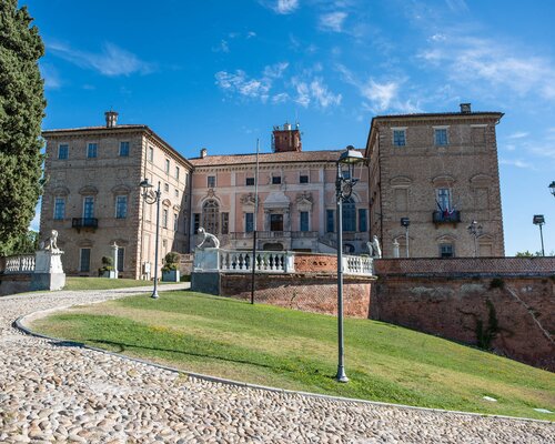 Camminata Sul Sentiero del Magico Paese di Babbo Natale - Govone (CN)